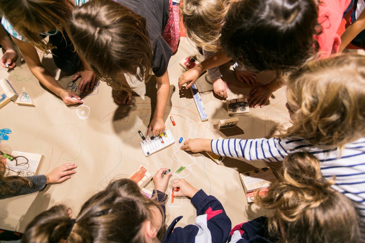 21distritos_'s tweet photo. Así disfrutaron varias familias de @JMDCarabanchel del taller y cuentacuentos 'La Ciudad de los Coches'.
Suscríbete a nuestra #newsletter para no perderte nada de #CiudaDistrito: https://t.co/8pqqIHcl85 https://t.co/MM4tbQSKLG