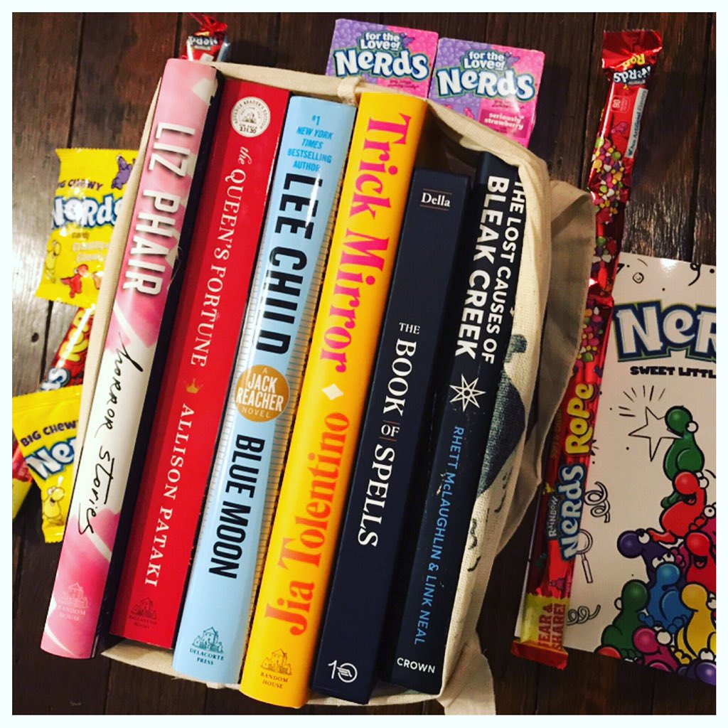 AllisonPataki's tweet image. BOO-ks! 
 👻 
Love seeing #queensfortune in this Halloween tote of Random House’s #braincandy

Some spanking new advanced copies of some of the season’s hottest titles — treat, not trick!  🎃 @randomhouse