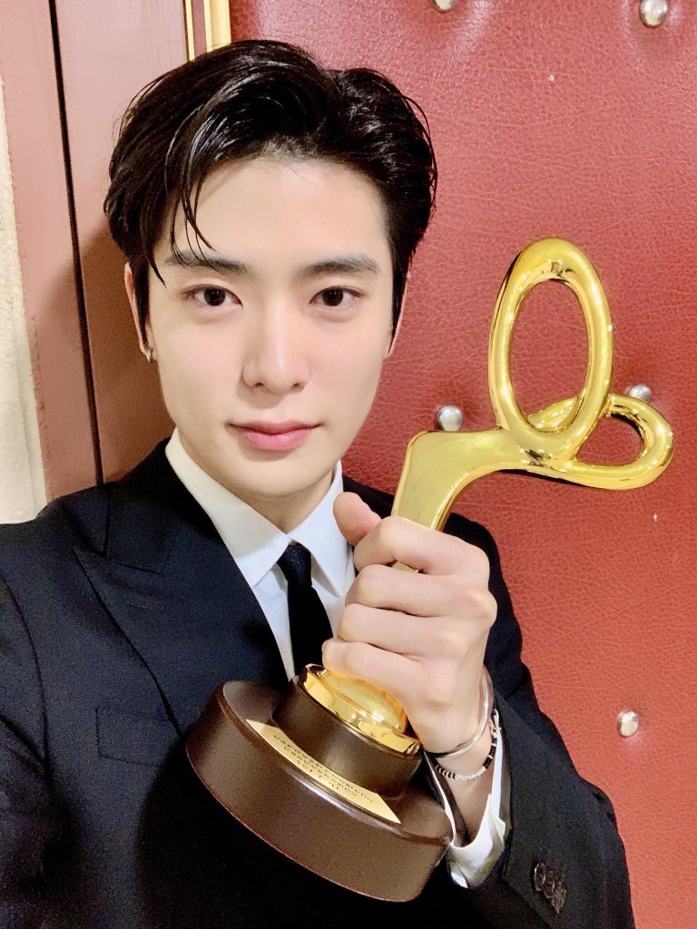 nct_0111's tweet photo. 大衆文化芸術賞文化体育観光部長官表彰!! シズニーありがとう~
Thank you NCTzens!!

#NCT#NCT127#大衆文化芸術賞 #ジェヒョン
https://t.co/a7I5B6YLWF https://t.co/kAk9ScXK8G