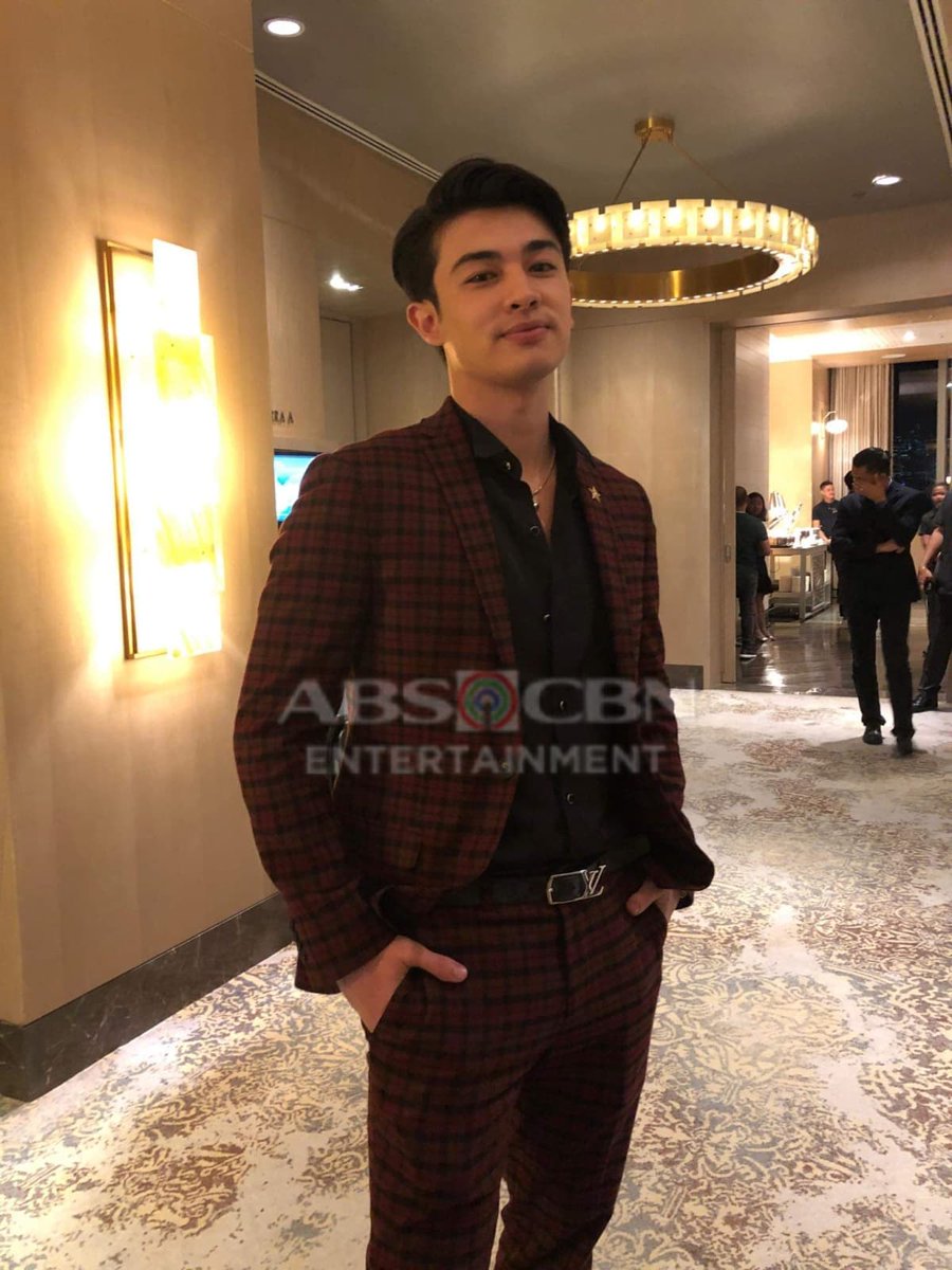 ABSCBN's tweet photo. We just felt kilig because Andre is HERE! More #ABSCBNChristmasTradeParty photos on https://t.co/iQjKn3w37w! https://t.co/2oRvqNQEql