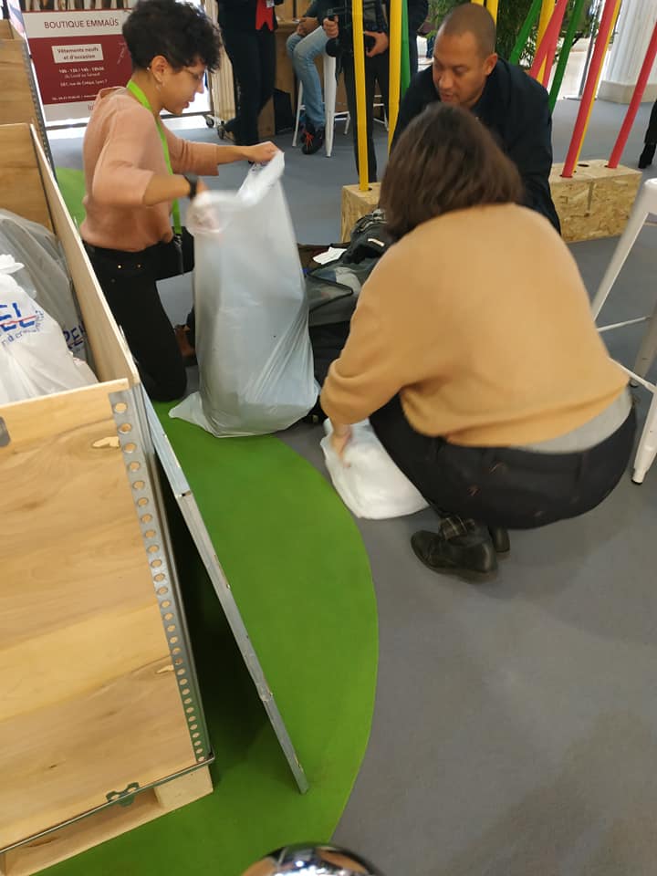 cravate_lyon's tweet photo. Cette semaine, La Cravate Solidaire Lyon participe à la collecte de vêtements dans le centre commercial de la Part-Dieu ! Déjà plus de 710kg de vêtements récoltés pour Emmaüs et la Cravate !! 👏👔👚

#Solidarité #Insertion #Dons https://t.co/o9GCdsBLM8