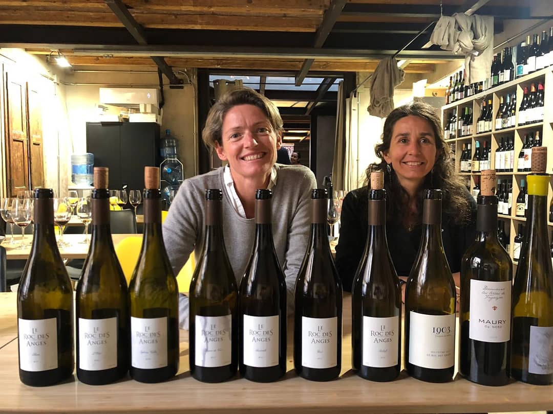 wineissocial's tweet photo. Hoy hemos tenido a #MarjorieGallet de #RocDesAnges explicándonos sus vinos biodinámicos de #Roussillon, a un grupo de profesionales. Después de saber su historia y catar todos sus vinos su claim ha quedado claro: vinos para compartir, llenos de luz y nacidos bajo la curiosidad.🍃 https://t.co/cnh9jbJQsa