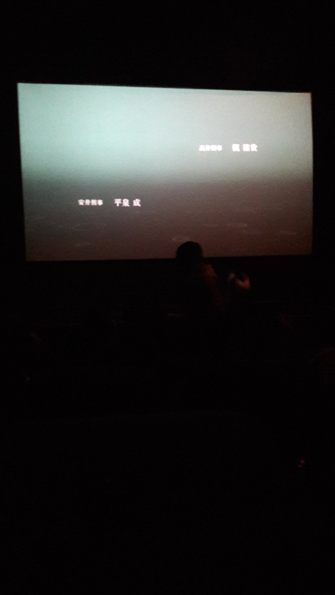 Fuyueki's tweet photo. 음 다봤다.
개봉 첫날이긴한데 평일이라 사람 없을거 같았거늘 만석이었다;
스토리는 신카이 마코토 감독스러운 기승전결. 일상에서 초현실적인걸 넣고 주인공들이 떨어졌다가 고군분투해서 이어지는..
아 그리고 너의 이름은에서 나온 타키는 의뢰인 할머니를 모시고살고 있고 미즈하는 보석팔고있군 https://t.co/ztBa7qotmR