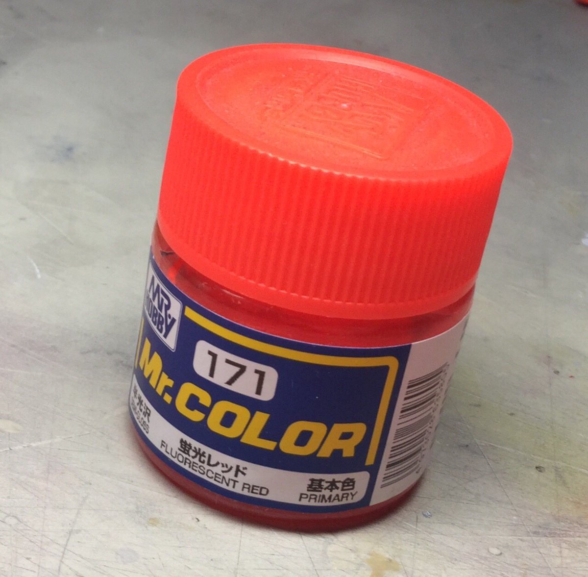 マルボロレッドの塗装や仕上げ方の練習。 クレオスの171番蛍光レッドで