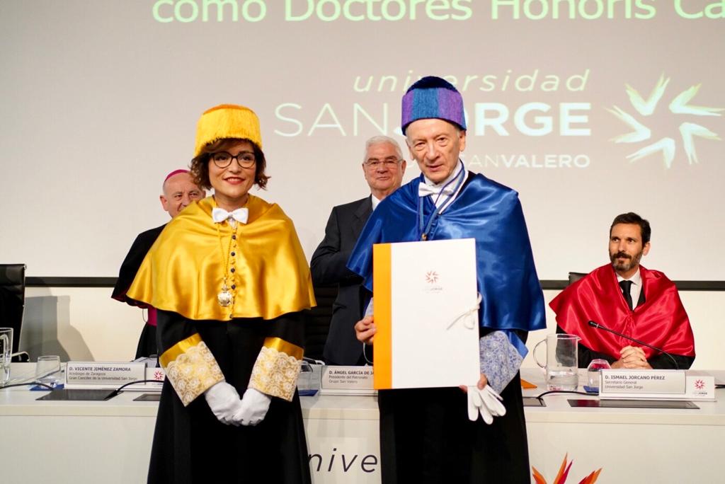 unizar's tweet photo. Los profesores de @unizar Luis Oro y Guillermo Fatás, son los dos primeros doctores Honoris Causa investidos por la @_usj_ de manos del rector @C_PerezCaseiras . Está pasando hoy miércoles 30 en el aula magna de la F. de CC. de la Salud del campus de Villanueva de Gállego. https://t.co/3BryEQVzSv