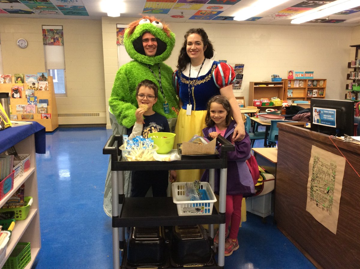 KimberCampbell7's tweet photo. A huge THANK YOU to Oscar and Snow White for helping make the start of our day at Hawthorn so special! You rock! #coolparents #volunteers #livingyourbestlife #HRCE #HRCEhealthpromo #nourishns #hawthornelem #halloween2019 https://t.co/tBMKKcfb5O