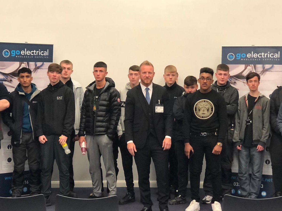 ukgoelectrical's tweet photo. Great morning with the electrical students at @b_and_fc , we hope you enjoyed our presentation! 📝💡
-
#goelectrical #blackpoolandfyldecollege #apprenticeships #electricalstudent #presentation #electricalwholesaler #electrician #electricians #electricalcontractors https://t.co/vtjyXQy6AV