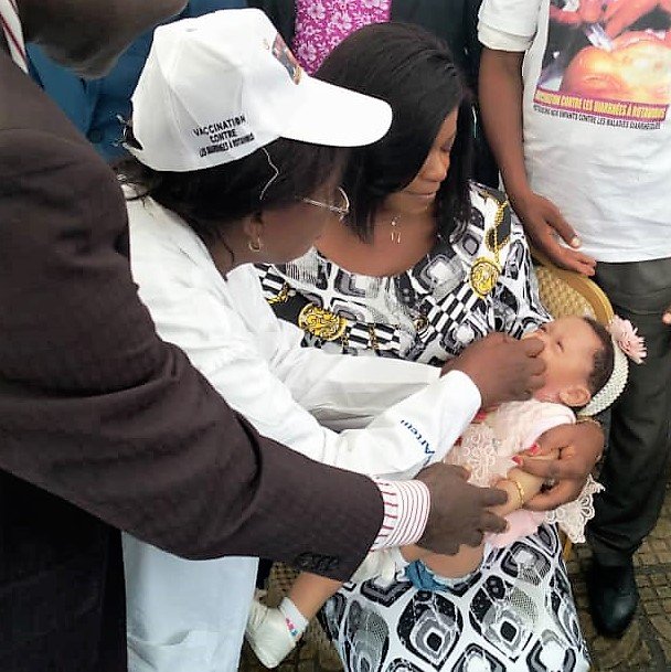 UNICEFDRC's tweet photo. @OMSRDCONGO @WHO @UNICEFAfrica @theOFDA @gatesfoundation @gavi_fr @gavi @PATHtweets @UNICEF @Presidence_RDC Le @MinSanteRDC vient d’introduire le #Rotasiil dans son calendrier vaccinal, un vaccin antirotavirus pour protéger les enfants de moins de cinq ans contre la diarrhée.
L'introduction du vaccin antirotavirus a été financée par @Gavi avec l'appui technique de @WHO et @UNICEF. https://t.co/ZCQc0Nwmkl