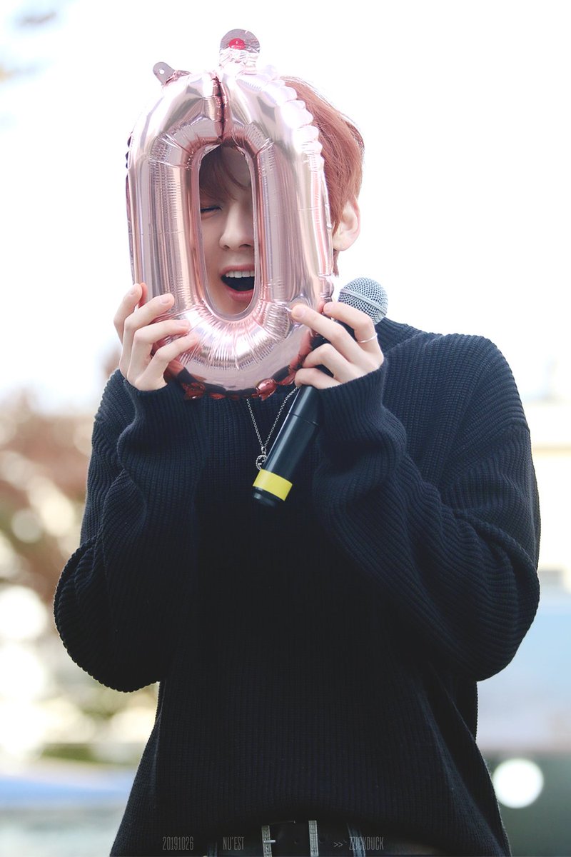 zzickduck's tweet photo. 191026 뉴이스트 음악중심 미니 팬미팅

사진 그만 올리는 법 아시는 분 ..DM PLZ...

#NUEST #뉴이스트
#황민현 #민현 #MINHYUN #HwangMinhyun #뉴이스트_LOVE_ME #뉴이스트_1위_축하해_loveme https://t.co/tR8vVp3LMB