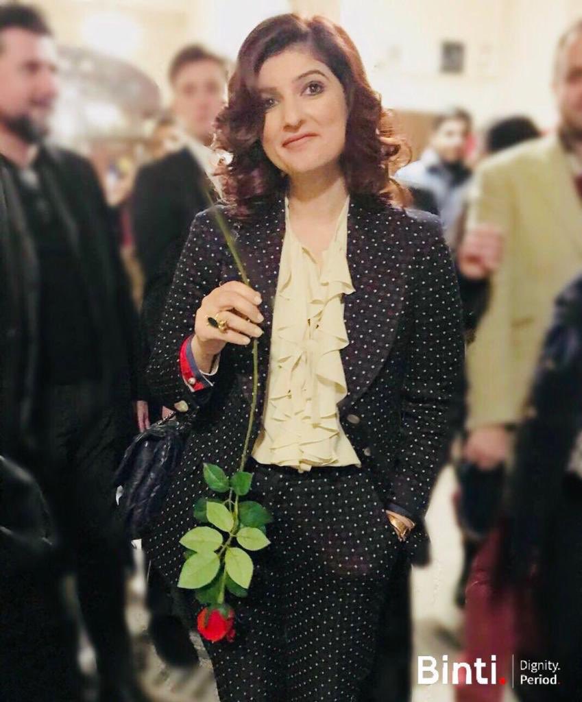 BintiPeriod's tweet photo. A graceful #BintiRosePose by the fab @mrsfunnybones #TwinkleKhanna
You know the drill, its #Wednesday so grab a rose and snap that pose.
Every girl deserves dignity, period.
#BintiPeriod
#SmashShame
#ILovePeriods
#Periods
#Menopause
#MenstrualWear
#PeriodPovertyTaskforce https://t.co/uQ5lapKRne