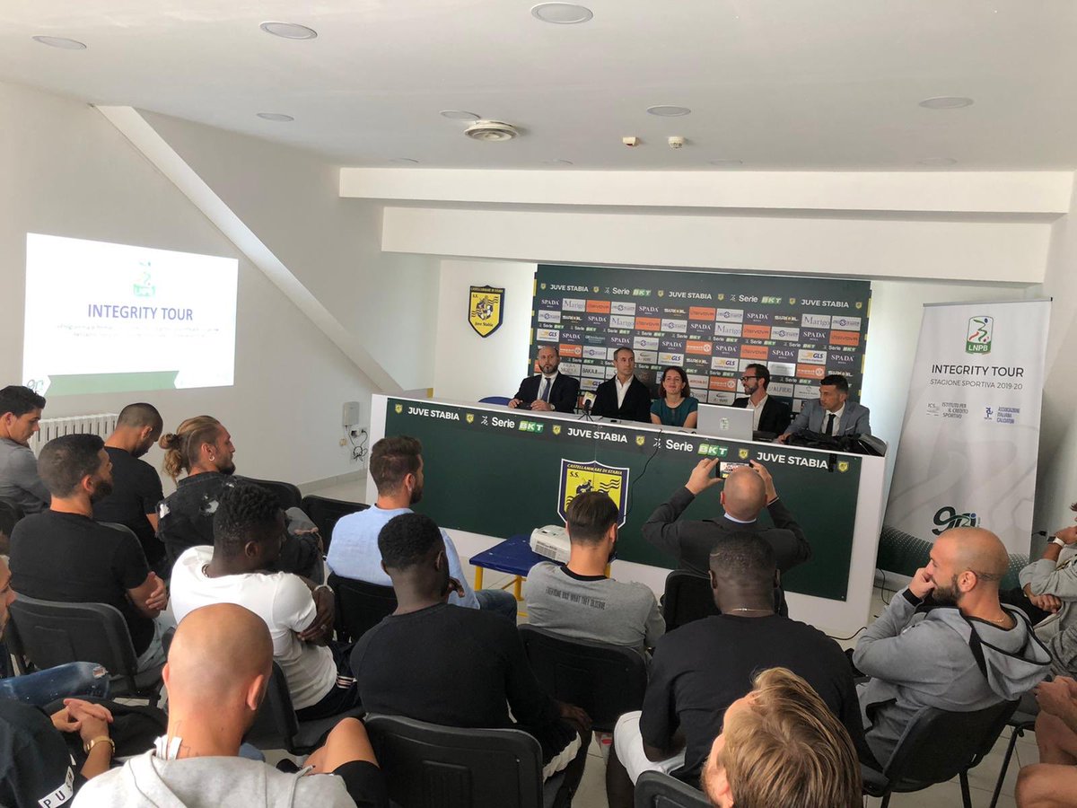 assocalciatori's tweet image. 📍#Integritytour con @Lega_B e @creditosportivo fa tappa a Castellammare dai calciatori della @ssjuvestabiaspa 🐝