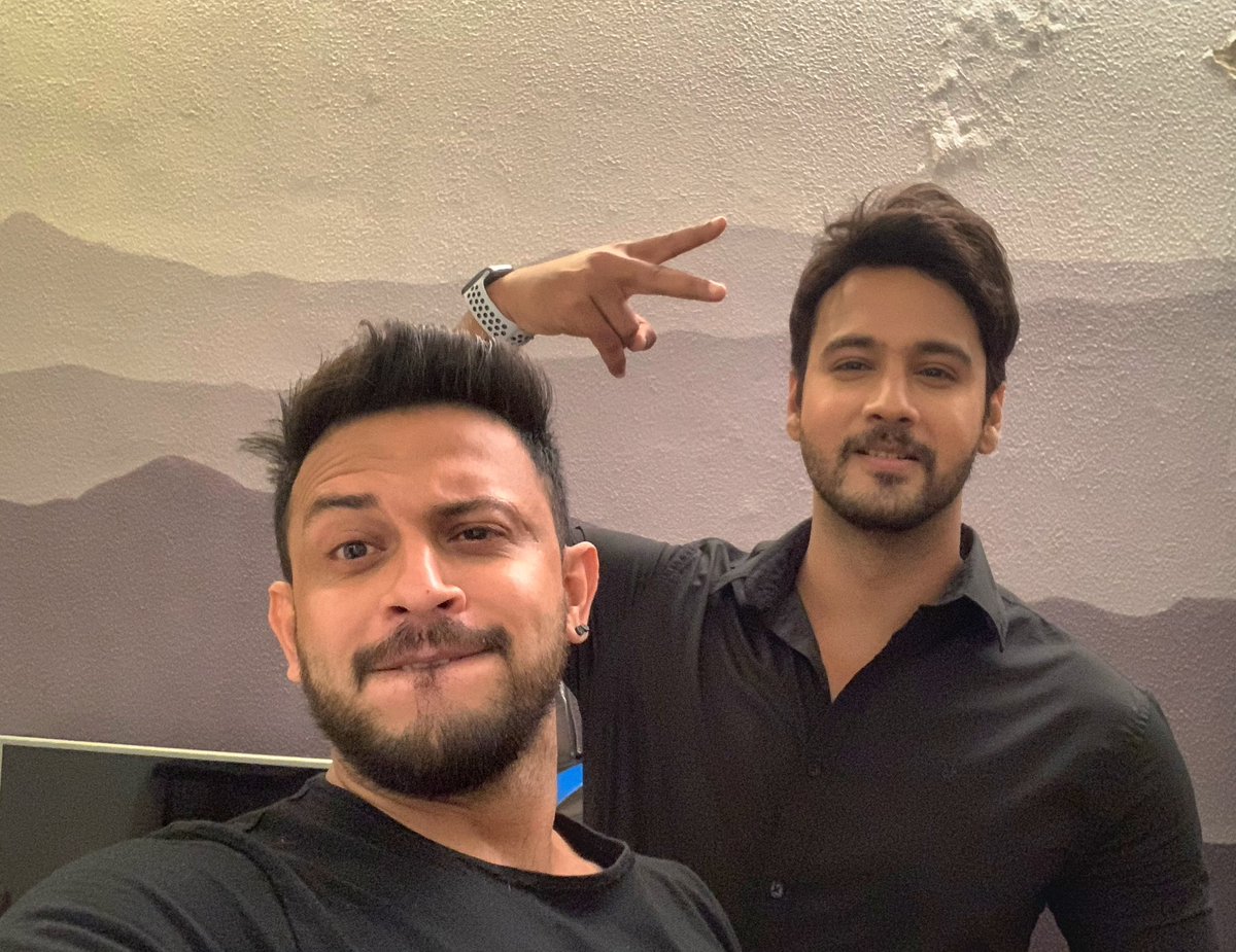 andyact's tweet photo. And we are back again. 
First day twinning in black. 🎥 

@Yash_Dasgupta 

@SurinderFilms https://t.co/fnnGttYiu2