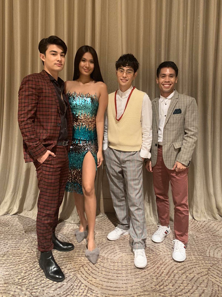 SYDtheFLASH's tweet photo. Team LAYF is ready for ABS-CBN Trade Launch Event

@fumfumfum3 @louyanong @itsdredesu @gucong_yamyam https://t.co/wZVHNPvX87