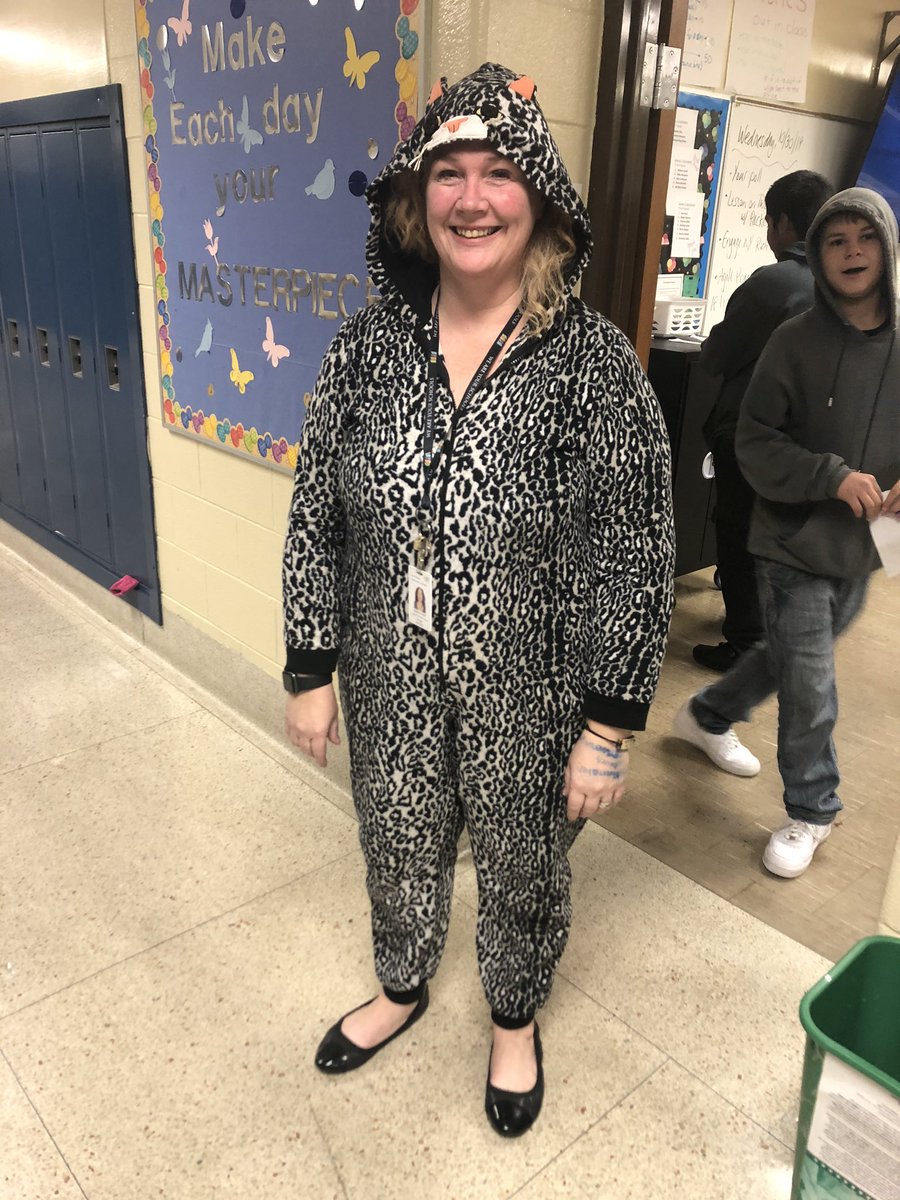 PortageMS's tweet photo. Portage is in the Halloween spirit! Stay tuned for more fun throughout the day!!! #middleschoolisfun #learningisfun #seewhatwedo https://t.co/8fPjGwz3yb