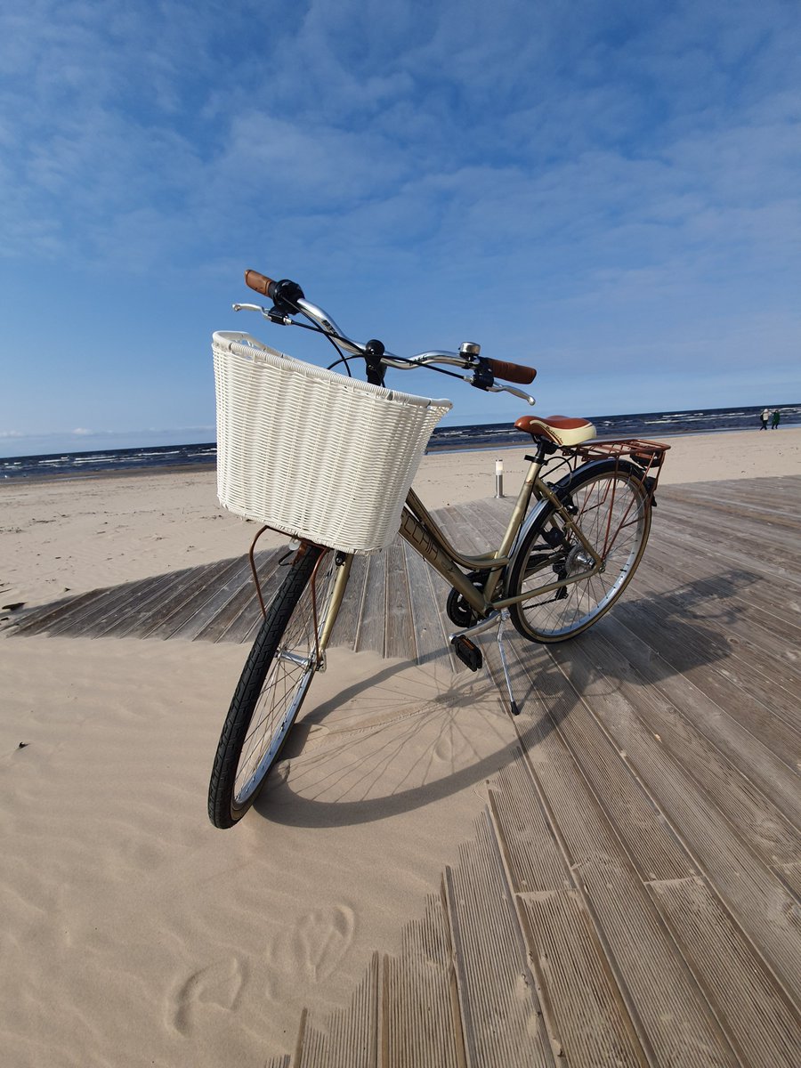 Atpūties aktīvi arī rudenī - noīrē mūsu divriteņus un dodies vērot rudens krāšņumu Jūrmalā! 🍂🚵‍♀️👌