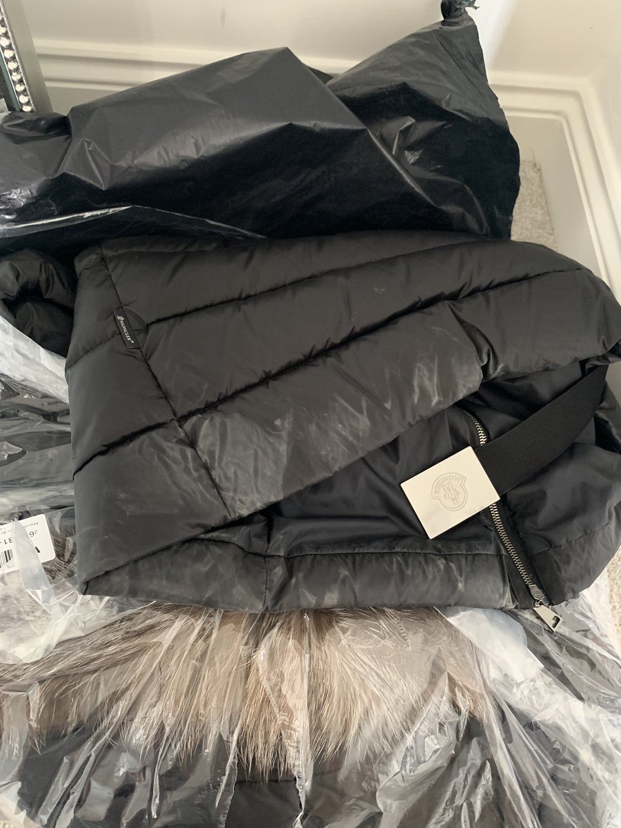 carliemoult's tweet photo. @flannelsfashion ordered a £1500 coat for it to arrive in a used, scratched and dirty state. In a https://t.co/RJTTnDE0SZ bag with a Karen Millen hanger 👀 https://t.co/lL31UsykZf