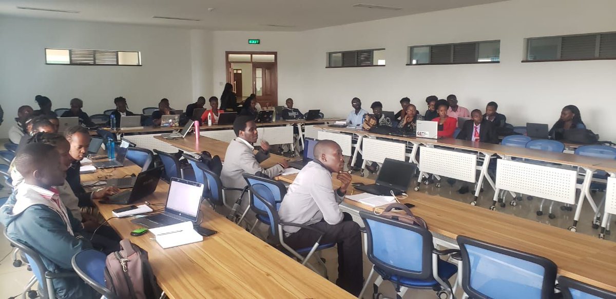 PathwaysInt's tweet photo. Our team in collaboration with @WomeninGIS and @TheUniversityofNairobi at a knowledge transfer session focused on ensuring that we are investing in the  #futureofwork by training and equipping the next generation with the much-needed #data #skills. 
#geospatialdata https://t.co/YQaNlTvfCv