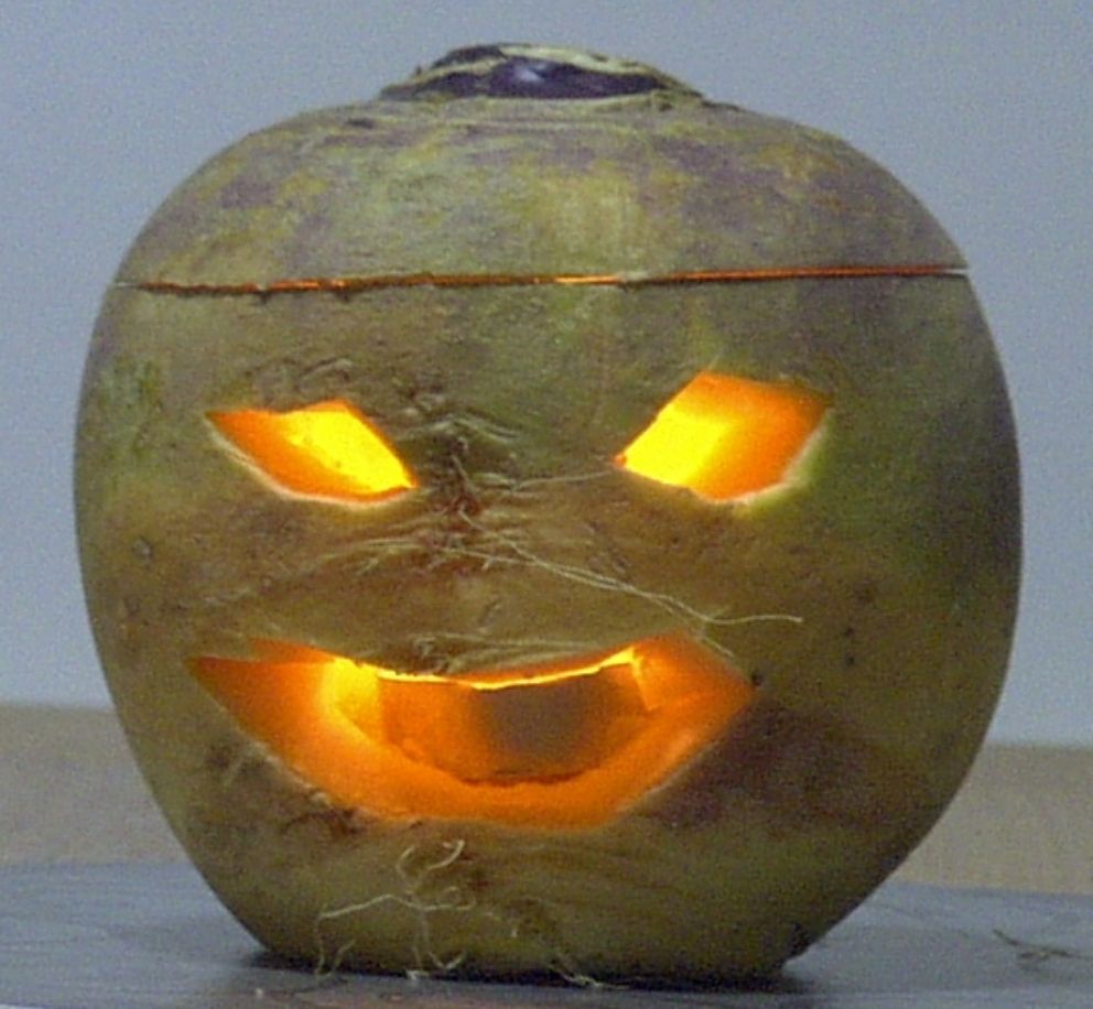 FolkTaleProject's tweet photo. In preparation for #halloween2019 we have a #FolktaleProject tradition for you today, the story of 'Stingy Jack' and the origin of the Jack o Lantern. https://t.co/fHMPEt3eVX
#Folklore #folktale #storytelling #podcast #trypod #audiobook #audiodrama #jackolantern https://t.co/ojaEHaRke9