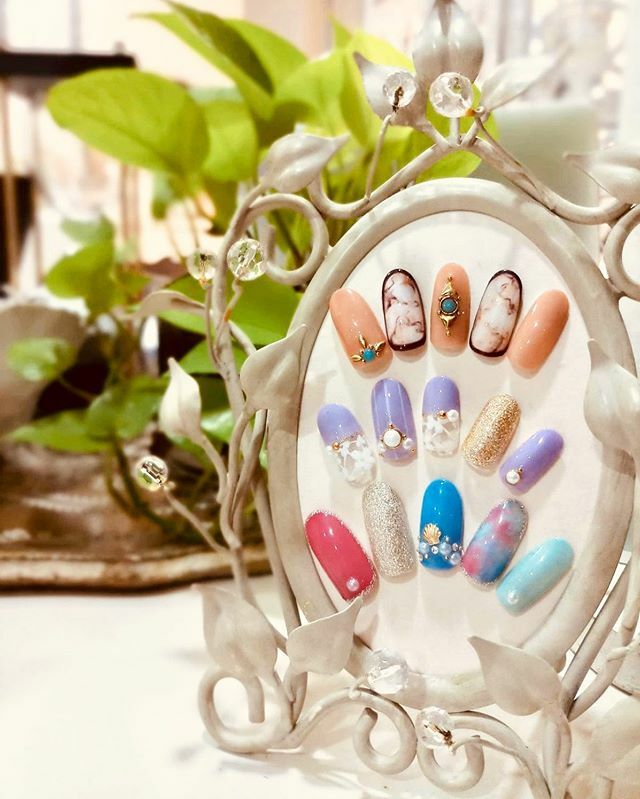 Whether you're a classic French mani girl or a lover of a coffin-style chrome set, nothing feels more refreshing than a fresh set of nails. @holistetique promotes a holistic and natural approach to beauty, to achieve true radiance that glows from within. At the salon, enjoy …