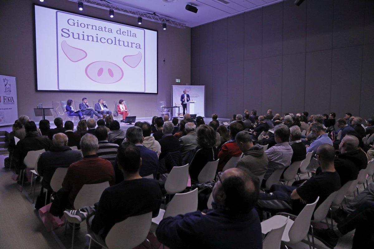 suinicoltura's tweet photo. L’allevatore moderno deve adottare un comportamento più consapevole, per scongiurare l’antibioticoresistenza in #suinicoltura. Il concetto #OneHealth deve entrare a far parte del nostro gergo. Ne parleremo alla GDS 2019 https://t.co/8QnnnRYDXY 
Iscriviti https://t.co/wge2NDQ4km https://t.co/uQVvM76WDz