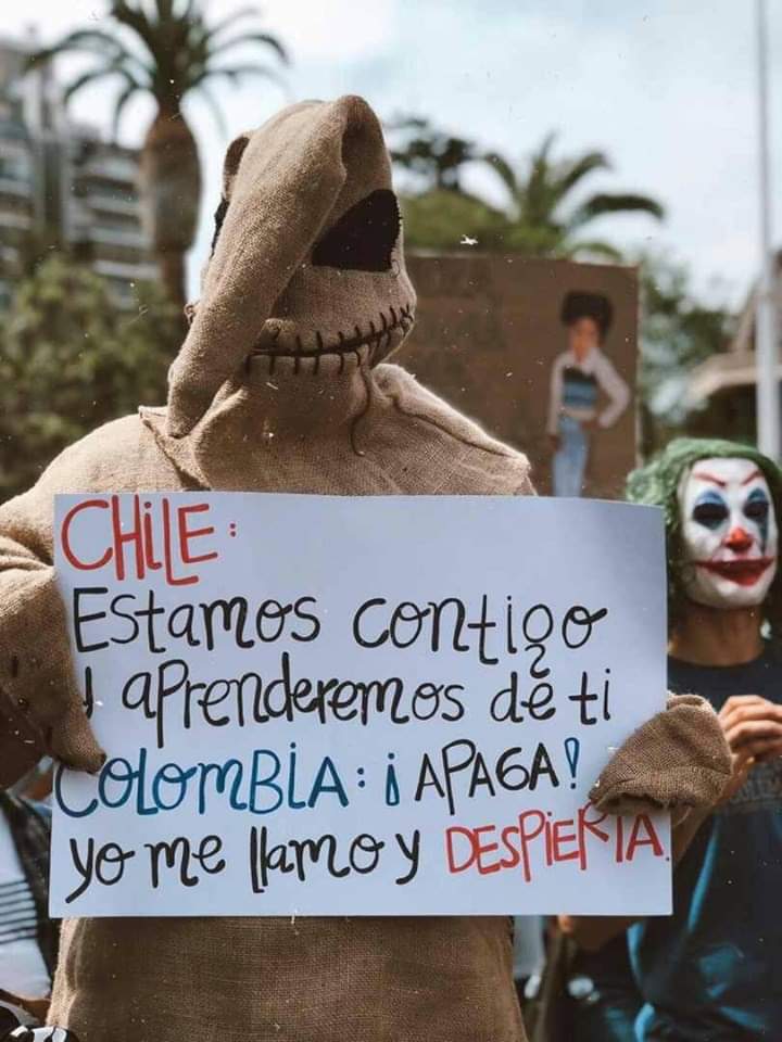 DonIzquierdo_'s tweet image. Tremenda esta foto. 

Deberíamos hacerla llegar a los Chilenos y a todos los rincones del país.