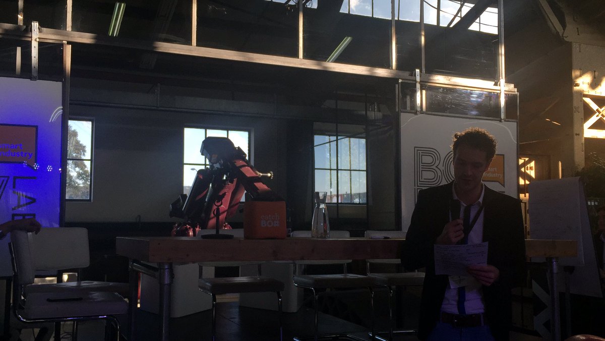 BnlVincent's tweet photo. Terugkoppeling van de verschillende thematafels tijdens de lancering van het #bouwlabrendo! Toepassingen van VR/AR; belang van onderwijzen soft skills en samenwerking onderwijs bedrijfsleven tbv wederzijds leren; opschalen van circularaire oplossingen, teveel om op te noemen. https://t.co/7gLojtVzkz