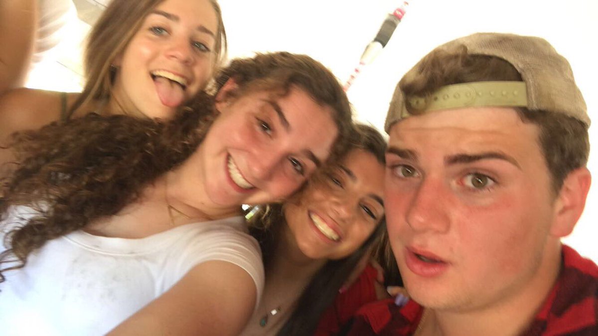 anniecarney_'s tweet photo. happy belated 18th to my crazy bestie!!!!! @baileigheppich hope it was the absolute best‼️ love u so much 💓💓💓  #trackstars https://t.co/ngwq7Okr4X