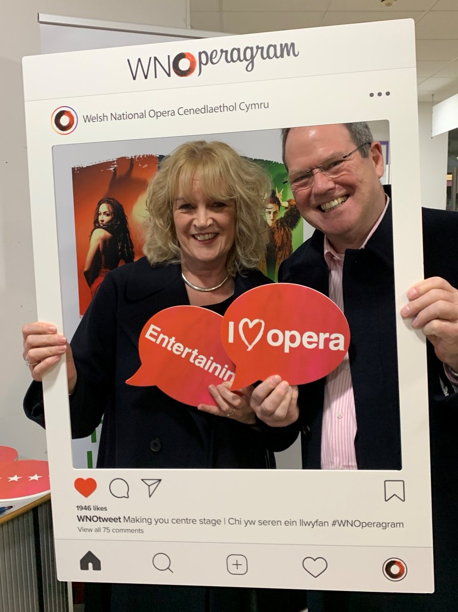 VenueCymru_Cym's tweet photo. Roedd yn grêt cael sgwrs efo rhai o’r gynulleidfa ar ôl y perfformiad o #WNOcarmen neithiwr. #pwerus #soniarus @OperaCenCymru #WNOperagram https://t.co/OTeavrYWeR