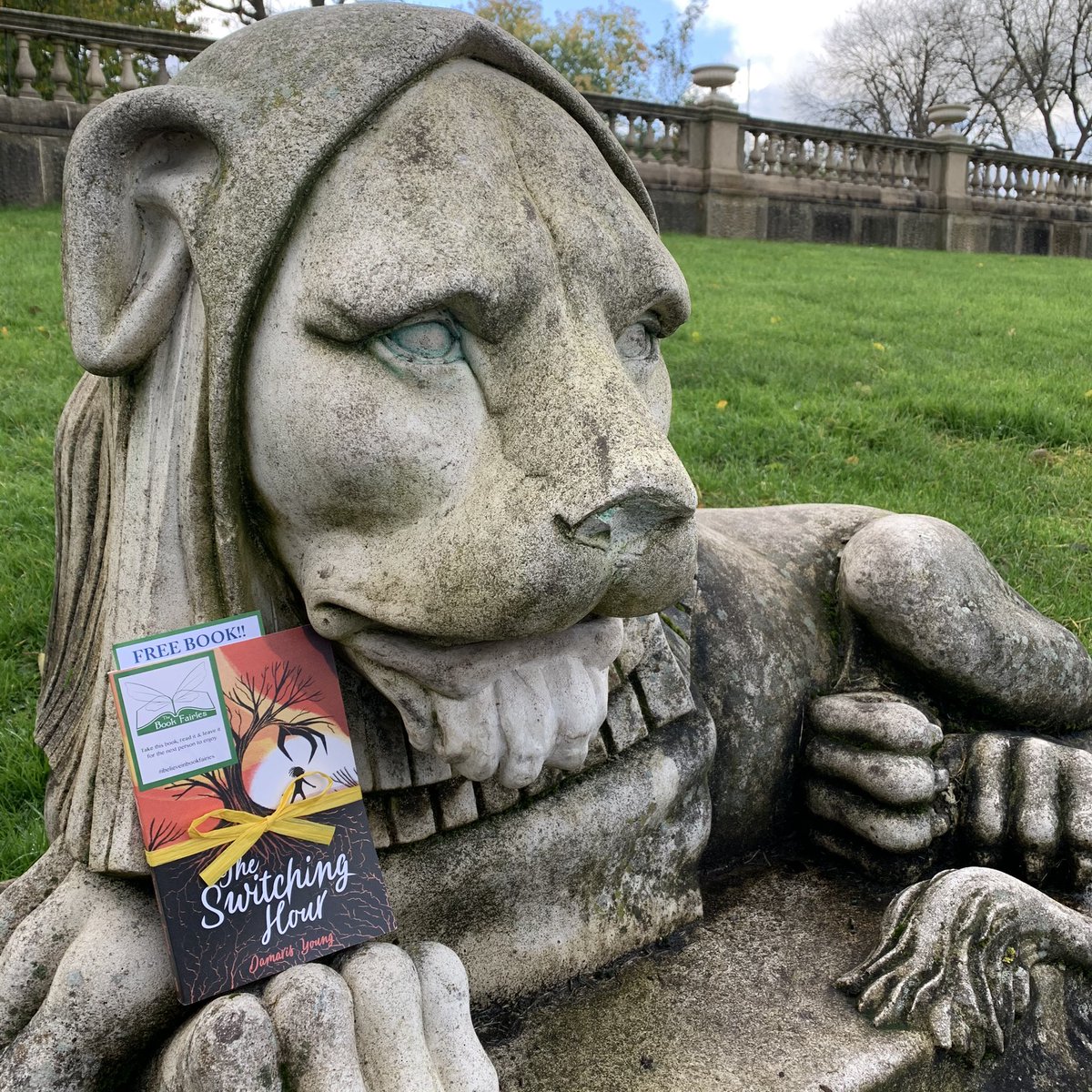 Bookfairies_NE's tweet photo. The lion in Leazes Park is keeping this copy of @scholasticuk The Switching Hour by @damarisyoung safe from Badeko until it is found by a lucky young reader ๐ #switchinghour #switchinghourtbf #IBelieveInBookFairies https://t.co/utww7Fl5vw