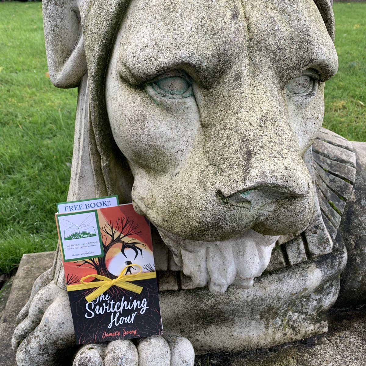 Bookfairies_NE's tweet photo. The lion in Leazes Park is keeping this copy of @scholasticuk The Switching Hour by @damarisyoung safe from Badeko until it is found by a lucky young reader ๐ #switchinghour #switchinghourtbf #IBelieveInBookFairies https://t.co/utww7Fl5vw
