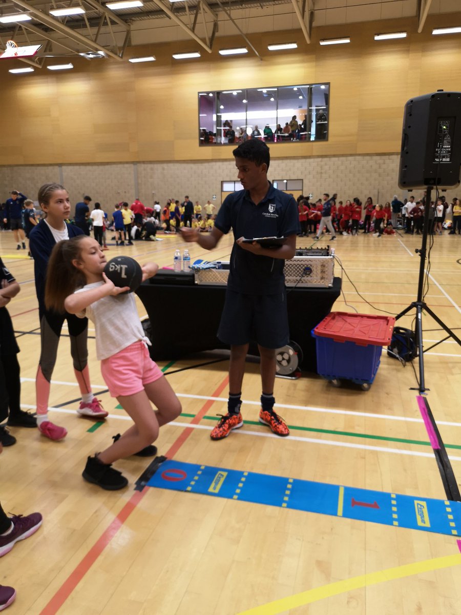 LutonSchGames's tweet photo. Action shots from the field events this morning @CNSPE1 @DenbighPEDept @WigmorePe https://t.co/AXsSjc1ESc