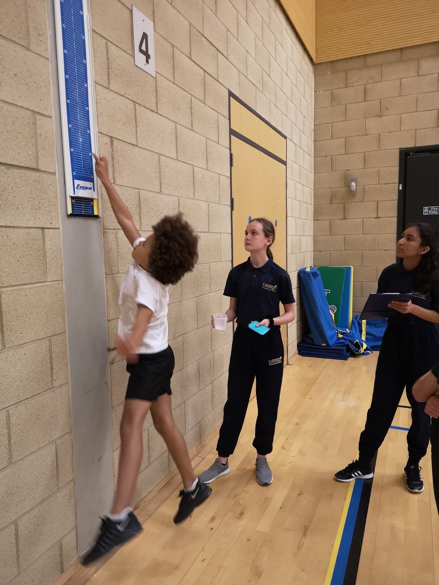 LutonSchGames's tweet photo. Action shots from the field events this morning @CNSPE1 @DenbighPEDept @WigmorePe https://t.co/AXsSjc1ESc