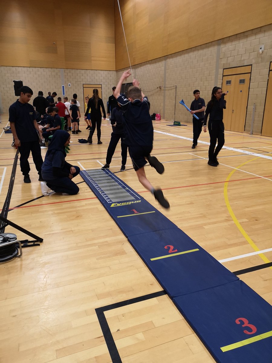 LutonSchGames's tweet photo. Action shots from the field events this morning @CNSPE1 @DenbighPEDept @WigmorePe https://t.co/AXsSjc1ESc