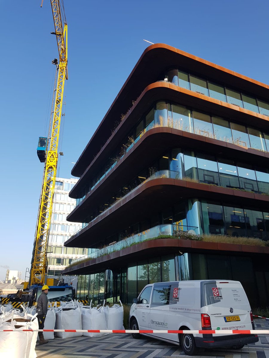 d_akkers's tweet photo. Vandaag aan de slag op #Dames2 aan de #Danzigerkade in #Amsterdam bij de aanleg 'n nieuwe daktuin i.o.v. @PVHCorp, adviseren over 'n nieuw #voedseldak vanuit onze #Dakker adviesgroep. https://t.co/WrLgITsXRf