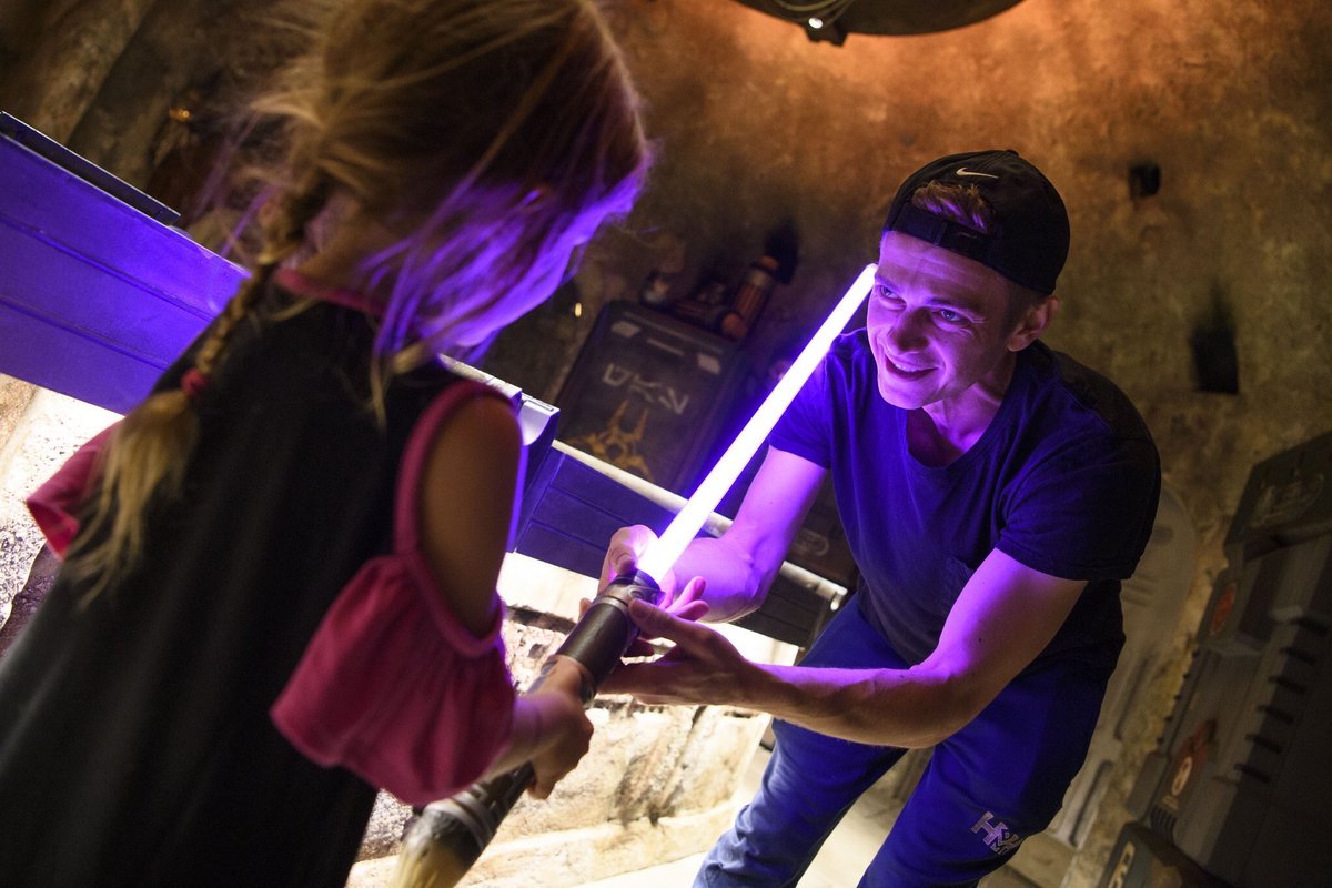 FxTank27's tweet photo. These pics rule, the prequels really rule, Hayden Christensen really effing rules! @TheBortCast #HaydenChristensen #ThePrequels #TheRiseOfSkywalker #TakeASeatHaters https://t.co/9sVpeCXq5V