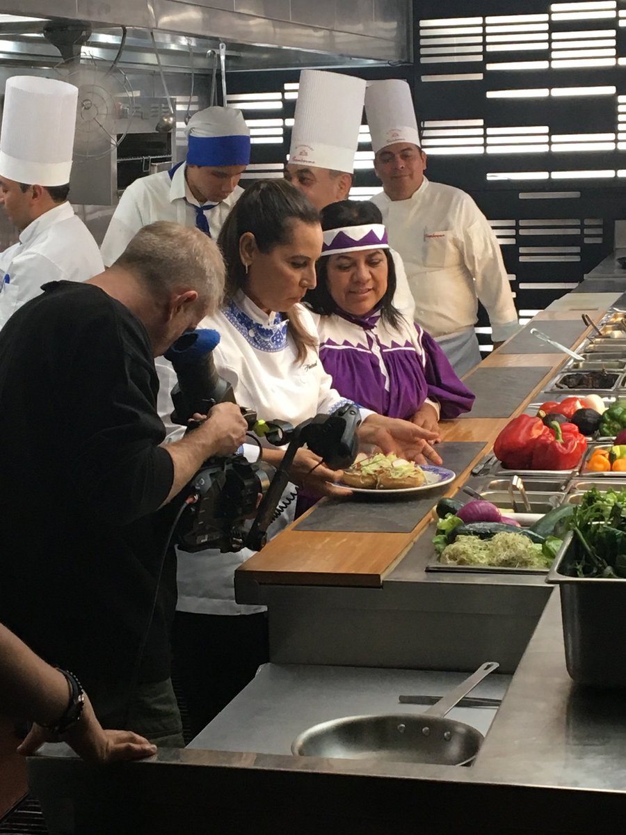 En nuestro #FestivalGourmet de <a href="/solosanborns/">Sanborns</a> estamos cumpliendo 15 años y lo celebramos haciendo homenaje a la Cocina Tradicional Mexicana a través de sus cocineros. Aquí unas imágenes del detrás de cámaras. ¿Vieron los cine minutos? ¿Ustedes ya probaron? Es mío y suyo ! Vengan
