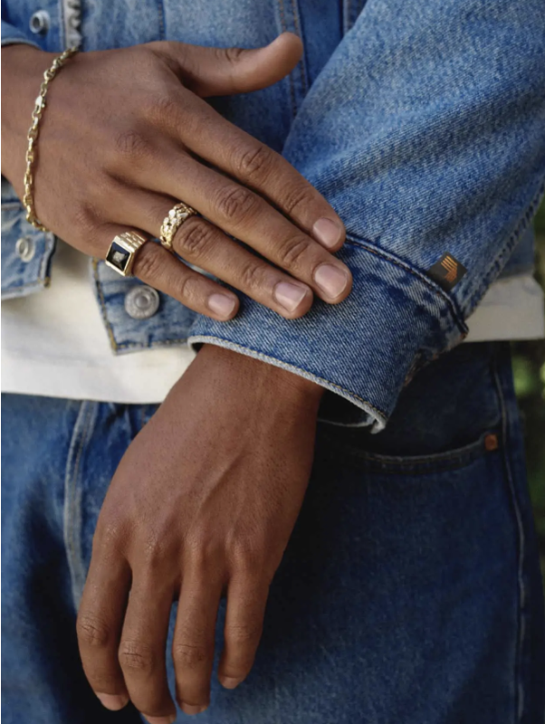 calirasoftware's tweet photo. After it has failed to earn the interest of the masses, #WearableTech is making a breakthrough once again. The question is, will it catch on this time? Read more about the collaboration of @Google and @LEVIS to create #smartjackets:
https://t.co/4bd6RCr6kP 👈
via @Forbes https://t.co/TdLQ9WLjEv