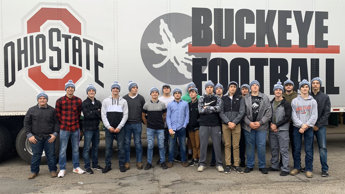 StudentLifeOSU's tweet photo. Four pallets down! Huge thank you to the @HuntingtonLocal Football Team for being here 🏈🤝 #BuckeyesGive #KindColumbus https://t.co/cI4lQCBDKe