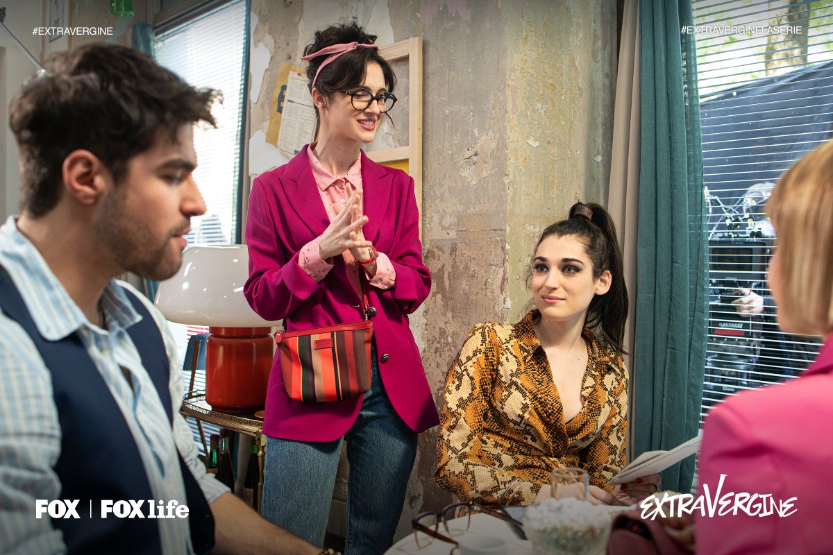Publispei (@publispei) on Twitter photo 🌶Appuntamenti al buio, cenette romantiche, notti bollenti...
🔥 Questa sera alle 21.15 su @foxlifeit e <a href="/foxtvit/">FOX Italia</a> la nostra #ExtraVergine Dafne ci delizierà con nuove avventure extra-piccanti!
<a href="/lodocomello/">Lodovica Comello</a> <a href="/stellapecollo/">Stella Pecollo</a> <a href="/corsogiulio/">giulio corso</a> #extralodo #publispei #foxlife #serietv 🌶Appuntamenti al buio, cenette romantiche, notti bollenti...
🔥 Questa sera alle 21.15 su @foxlifeit e <a href="/foxtvit/">FOX Italia</a> la nostra #ExtraVergine Dafne ci delizierà con nuove avventure extra-piccanti!
<a href="/lodocomello/">Lodovica Comello</a> <a href="/stellapecollo/">Stella Pecollo</a> <a href="/corsogiulio/">giulio corso</a> #extralodo #publispei #foxlife #serietv