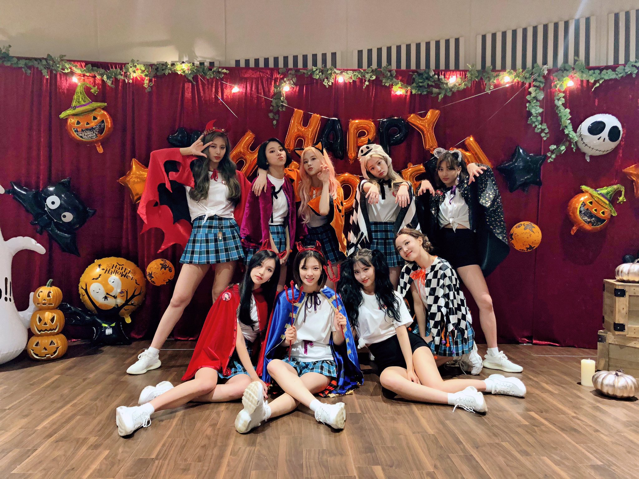 TWICE ONCEHALLOWEEN スタジアムジャンパー(スタジャン) TWICE ONESHALLOWEEN スタジアムジャンパー TWICE ONCEHALLOWEEN