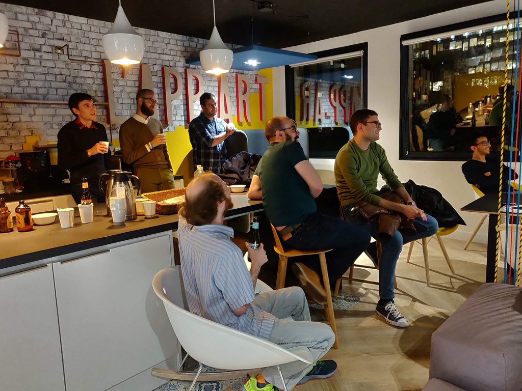 BouffeFront's tweet photo. A la Bouffe Front octobre 2019 chez @SFEIRParis : présentation interactive des types JS et de l'infâme operateur == par @EvanLiomain, un aperçu de la représentation des arrays dans V8 par @OussamaRomdhane, bières, bagels, et une bonne ambiance 😊. On se reverra en novembre 😉 https://t.co/xXDf8cCTGi