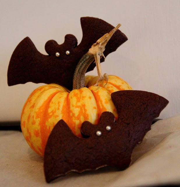 debsdustbunny's tweet photo. Time to make bat cookies again!
https://t.co/tTqQKXKnBN https://t.co/dSpNjOXYvV