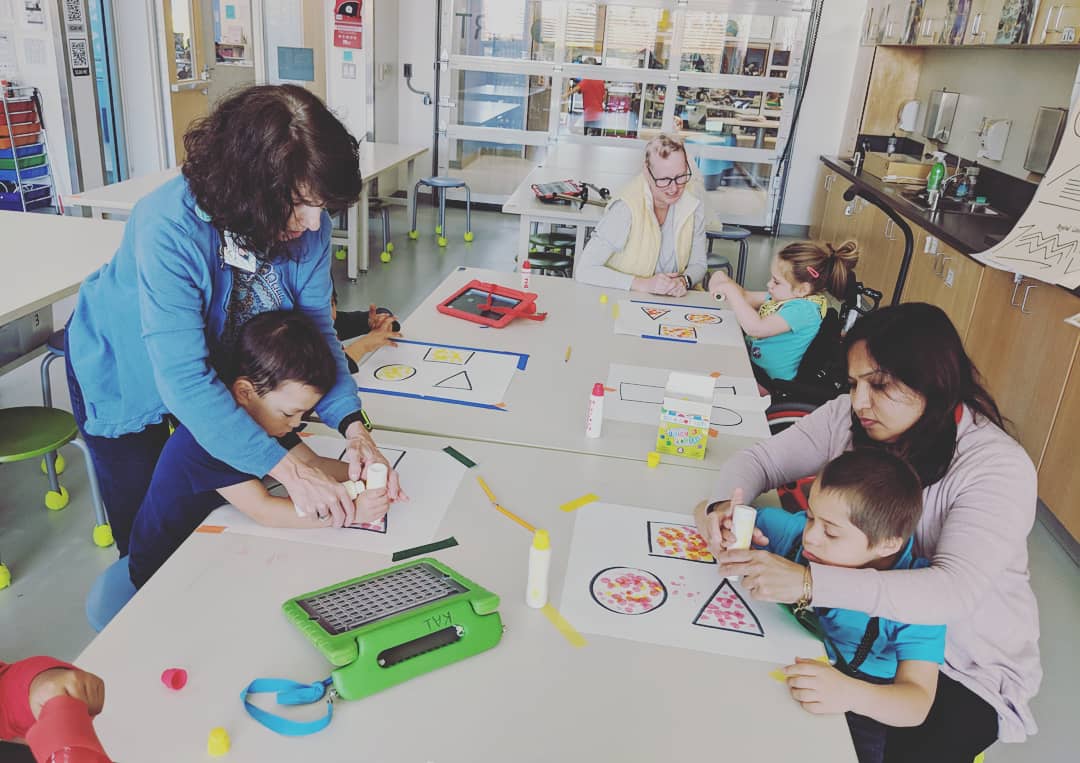broken_crayon1's tweet photo. These Discovery Artists are creating new colors using #doadotart https://t.co/KUTgjggz7M