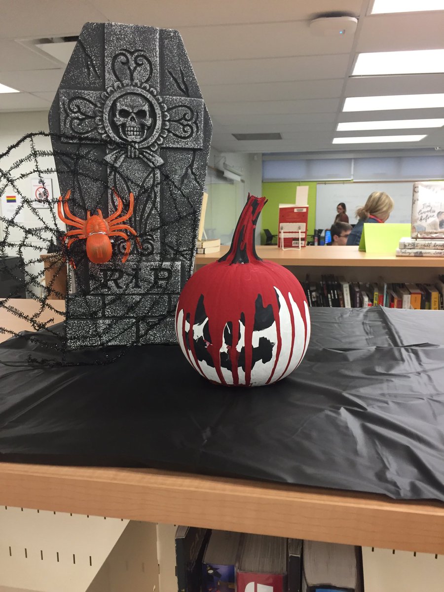 LLCPCSS's tweet photo. PCSS LLC loves Halloween! Thank you to our Library Leaders for painting pumpkins. ⁦@PortCreditSS⁩ ⁦@PeelSchools⁩ ⁦@PDSB_Libraries⁩ https://t.co/NYGFh5Rdhi