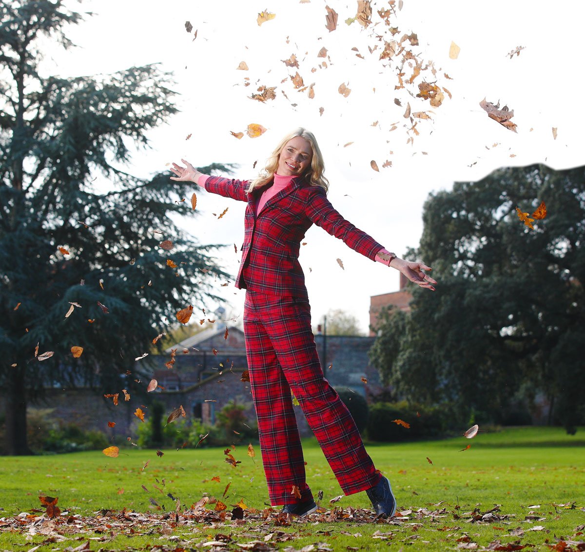 marcommnews's tweet photo. Supermodel @RealJodieKidd models @Bodenclothing's Autumn collection and launches new βsportβ of #LeafJumping https://t.co/RFT0S8mQEv @TaylorHerringUK #BodenByMe #Marketing https://t.co/ktDJGkMxWc