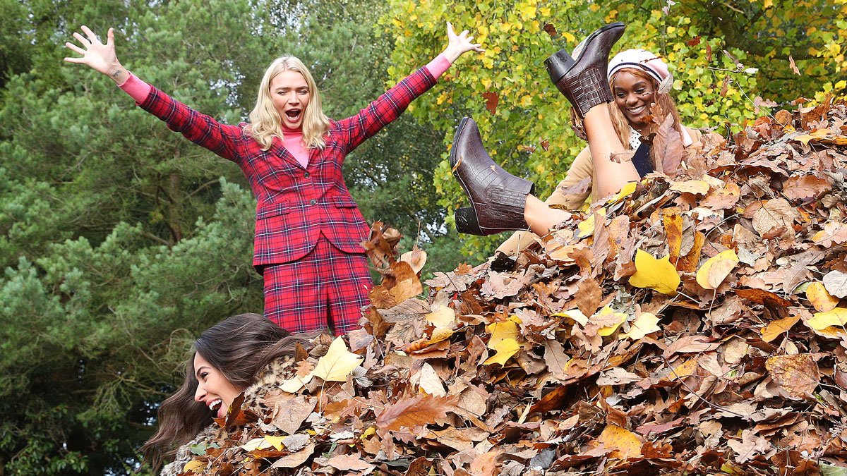 marcommnews's tweet photo. Supermodel @RealJodieKidd models @Bodenclothing's Autumn collection and launches new βsportβ of #LeafJumping https://t.co/RFT0S8mQEv @TaylorHerringUK #BodenByMe #Marketing https://t.co/ktDJGkMxWc