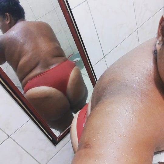 A nossa gatinha de foto de capa passou por ambas as paginas e deseija uma boa tarde a todos os seguidores da pagina 
@DrykaPlussize