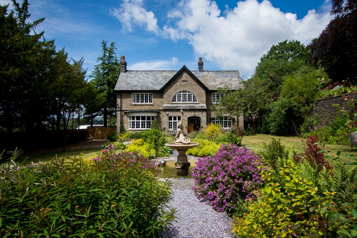 PictureWales's tweet photo. Did you know that we provide Professional Property Photography Services ? https://t.co/HT0w2mSwcD #propertyphoto #Property #Photography #Propertyphotography https://t.co/ViUn3DoX16