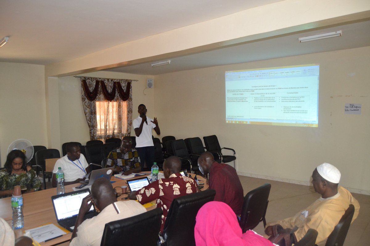 OSC_SUN_SENEGAL's tweet photo. Jour 3 Formation des #OSCs et #ANE de #Bambey sur la #nutrition et sur le #PSMN :  
Restitution des travaux de groupe suivi de discutions et échanges. 
@ClmSenegal  @ONGPlansn   @OxfamAuSenegal @unicefsenegal #ceciliaruberto #gerdaverburg @SUN_Movement @NutritionIntl @SUNCSN https://t.co/bU26YlSwFh