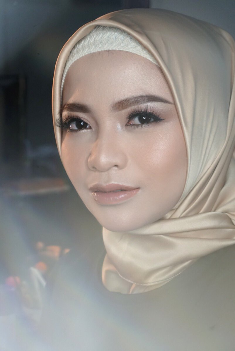 dewinni's tweet photo. min @infomalang siapa tau followersnya ada yang butuh jasa make up wisuda, engagement, pre wedding atau wedding untuk wilayah malang kota, bisa hubungi saya.

Untuk portofolio bisa cek di ig saya et dewinni (sama dengan nickname Twitter)
Terima kasih 😊 https://t.co/qkPXHHYtOw